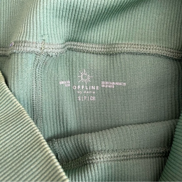 Aerie Offline Hi-Rise 7/8 Green Leggings - Picture 4 of 5